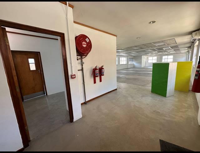 248M² OFFICE TO LET IN PAARDEN EILAND